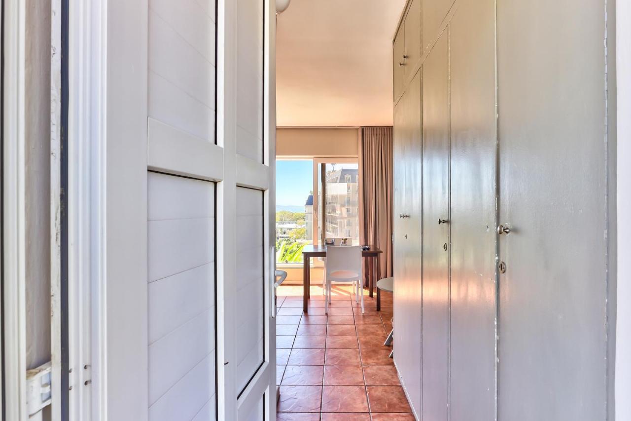 With A View 401 In Point Appartement *