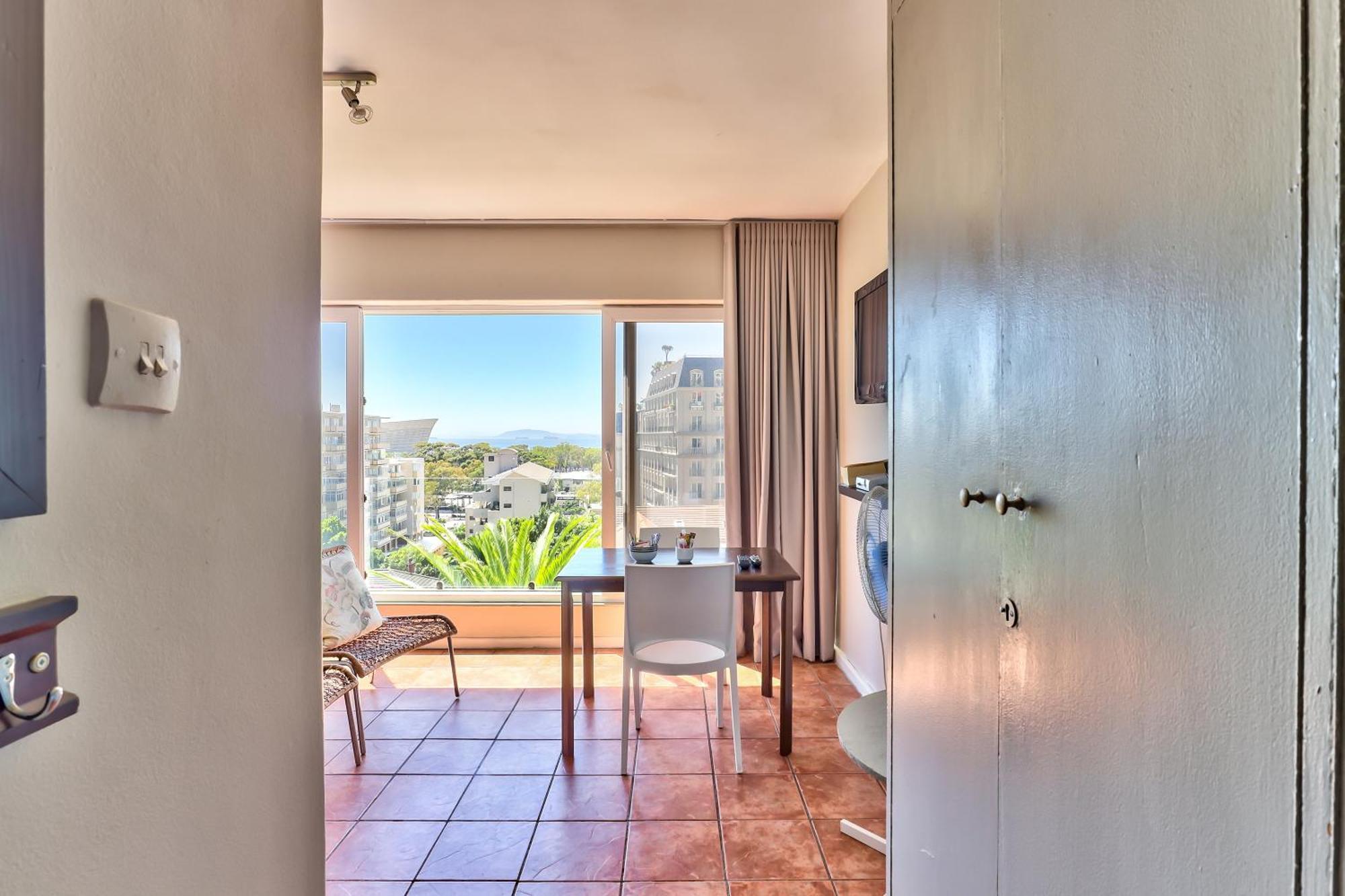 Appartement With A View 401 In Point Le Cap